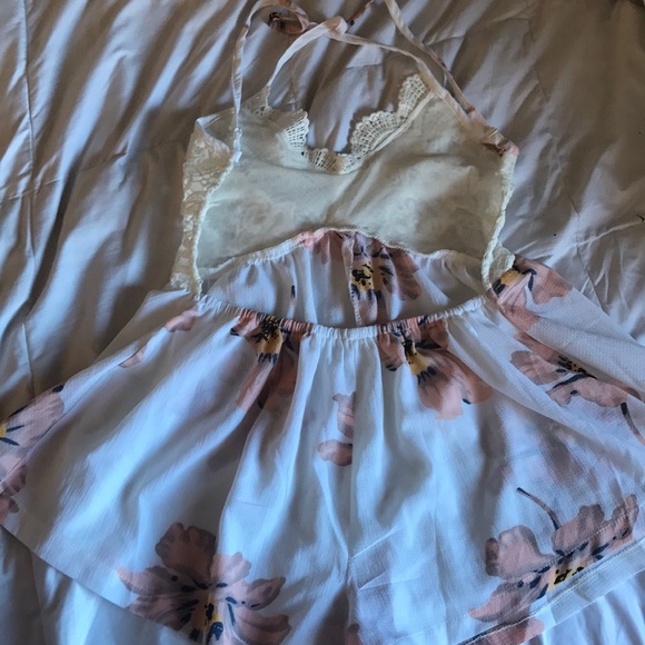 Open back floral romper - Picture 3 of 3